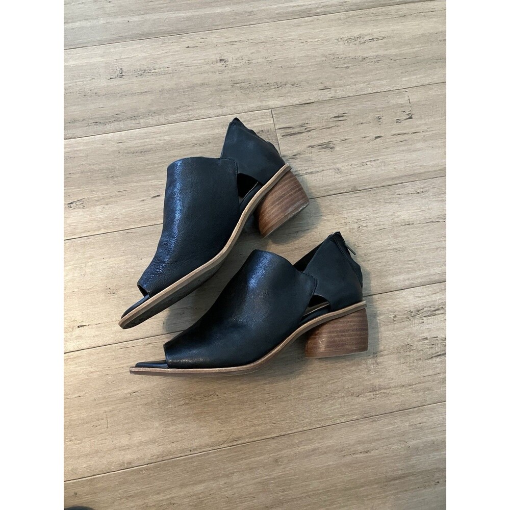 Sofft European Soft Black Leather Rounded Heel Women’s Heels. Size 8